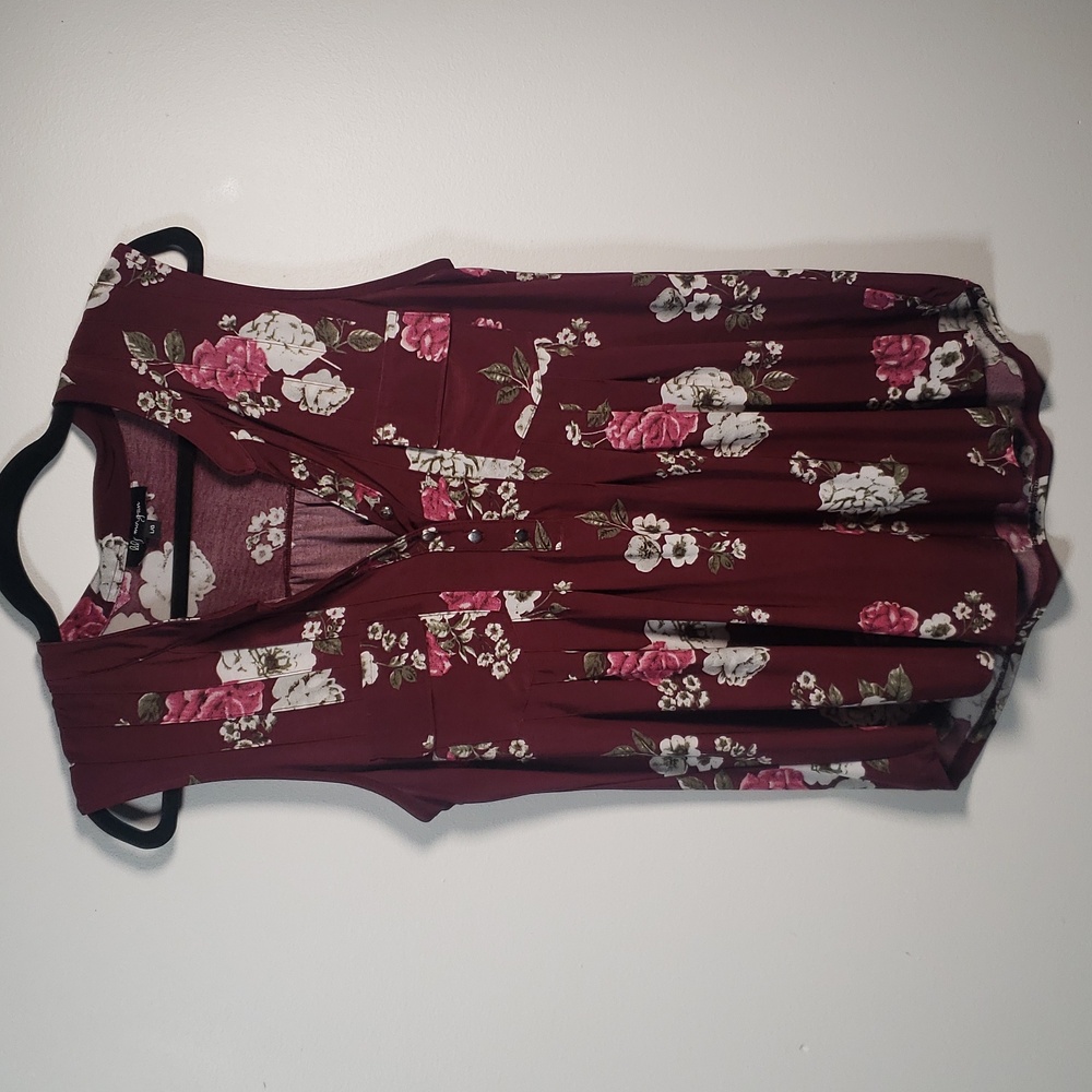🎉10 Items For 10 Dollars🎉🌺Lily Morgan sleeveless floral top in Large🌺